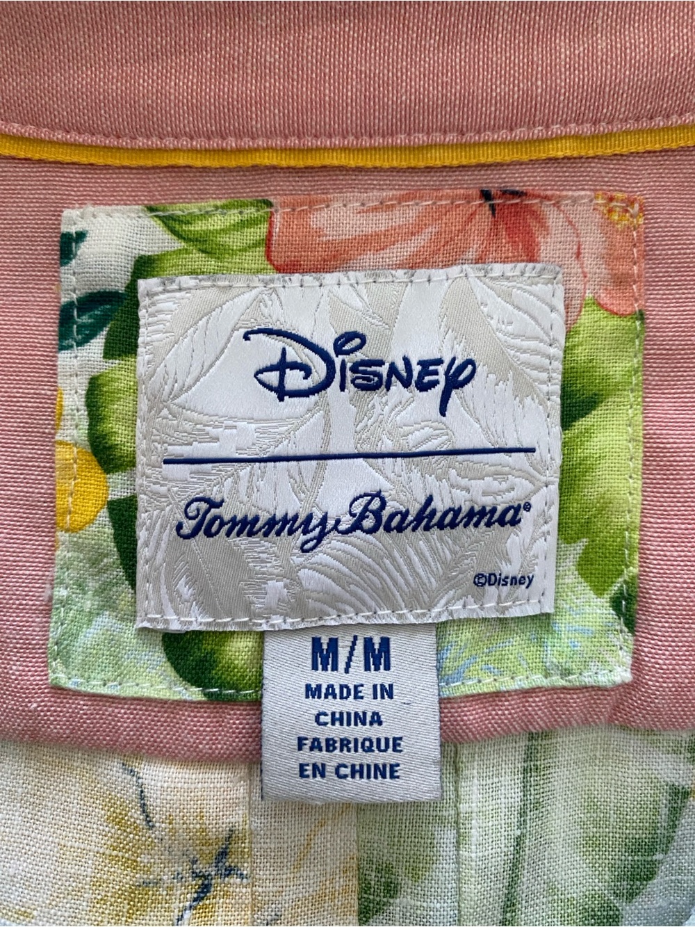 Women’s Disney x Tommy Bahama collaboration linen camp shirt w/ Mickey & Minnie - Picture 10 of 12